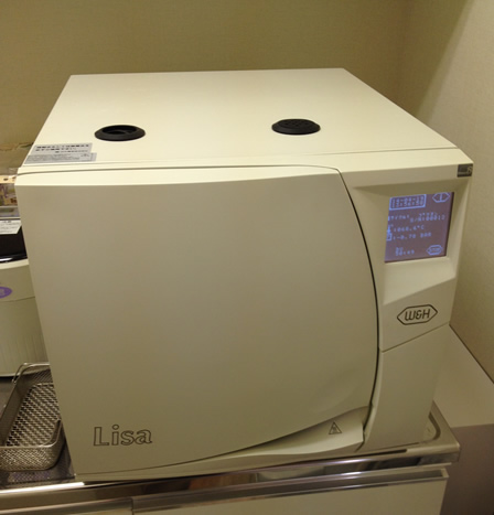 クラスBプレポストバキューム式の高圧蒸気滅菌器 LISA 1号機