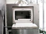 歯科技工 工程5：埋没したリングを電気炉に入れ、内部のロウを溶かす焼成の様子